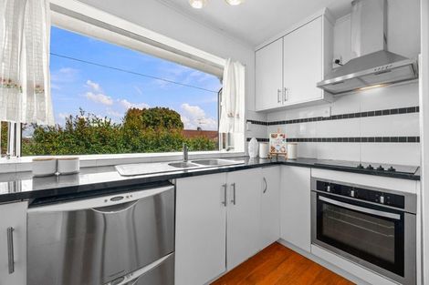 Photo of property in 13 Booralee Avenue, Botany Downs, Auckland, 2010