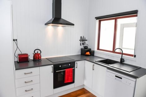 Photo of property in 2 Second Avenue, Glenbrook, Waiuku, 2681