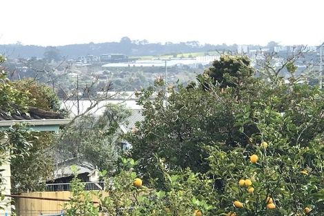 Photo of property in 7 Devonshire Road, Unsworth Heights, Auckland, 0632