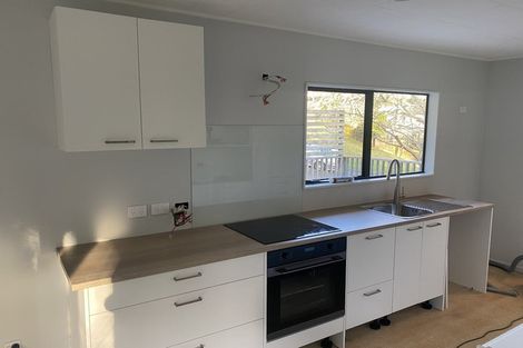 Photo of property in 15 Atlantis Place, Totara Vale, Auckland, 0629