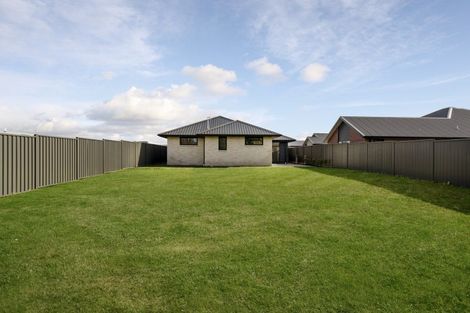 Photo of property in 39 Hammick Crescent, Pyes Pa, 3112