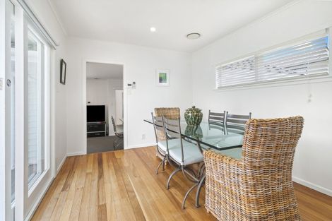 Photo of property in 1/232 East Coast Road, Forrest Hill, Auckland, 0620