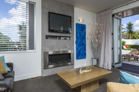 Photo of property in 15 Courtneys, West Harbour, Auckland, 0618