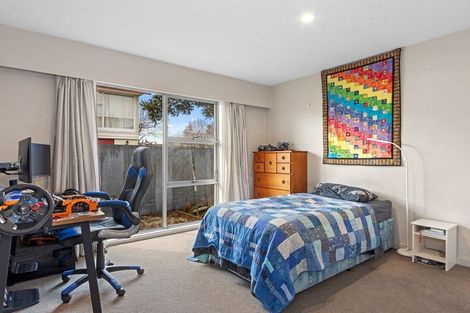 Photo of property in 18 Oakfield Street, Burnside, Christchurch, 8053