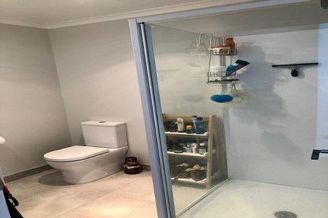 Photo of property in 1b Pavola Grove, Glenfield, Auckland, 0629