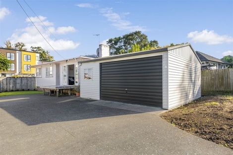 Photo of property in 7 Beach Road, Te Atatu Peninsula, Auckland, 0610
