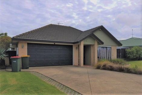 Photo of property in 120 Charles Prevost Drive, The Gardens, Auckland, 2105