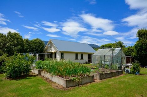 Photo of property in 264 Umere Road, Karamea, 7893