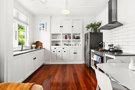 Photo of property in 44 Faraday Street, Hospital Hill, Napier, 4110