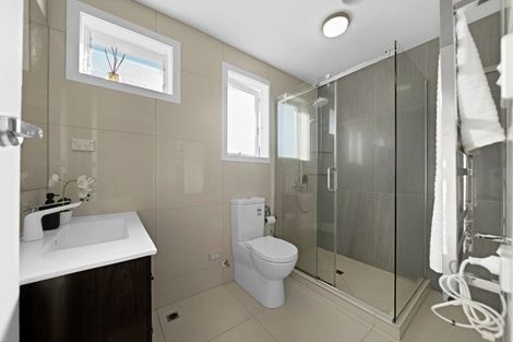 Photo of property in 71 Larnoch Road, Henderson, Auckland, 0610