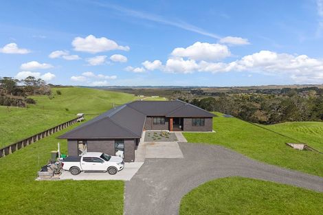 Photo of property in 1088 South Head Road, South Head, Helensville, 0874