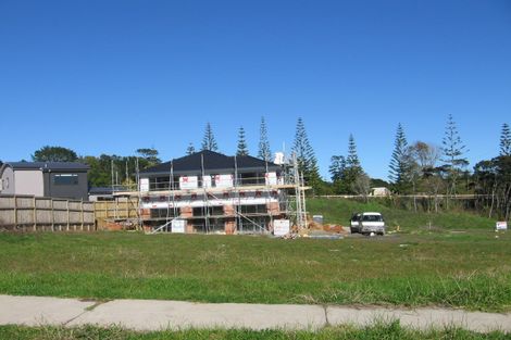 Photo of property in 28 Newbury Place, Schnapper Rock, Auckland, 0632