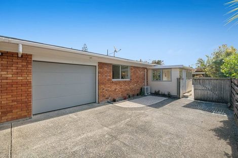 Photo of property in 2/9 Motuora Road, Manly, Whangaparaoa, 0930