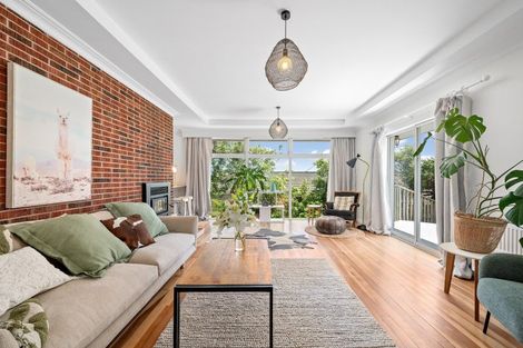 Photo of property in 5 Turville Crescent, Newlands, Wellington, 6037