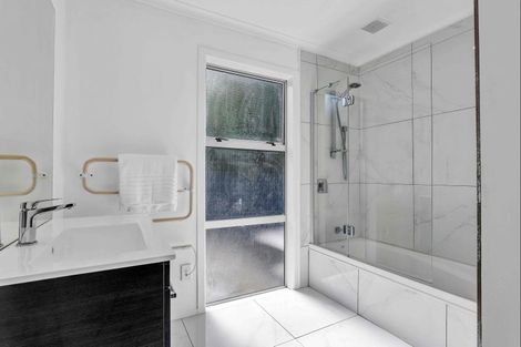 Photo of property in 377 Mangorei Road, Merrilands, New Plymouth, 4312