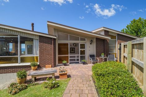 Photo of property in 4 Winston Place, Kew, Dunedin, 9012