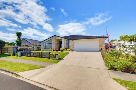 Photo of property in 143 Milne Drive, Paraparaumu, 5032