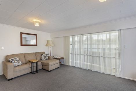 Photo of property in 6 Fairview Place, Westown, New Plymouth, 4310