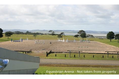 Photo of property in 7 Kaipara Lake Road, South Head, Helensville, 0874