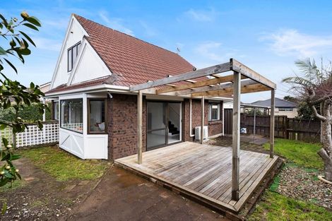 Photo of property in 1/5 Cornelian Crescent, Half Moon Bay, Auckland, 2012