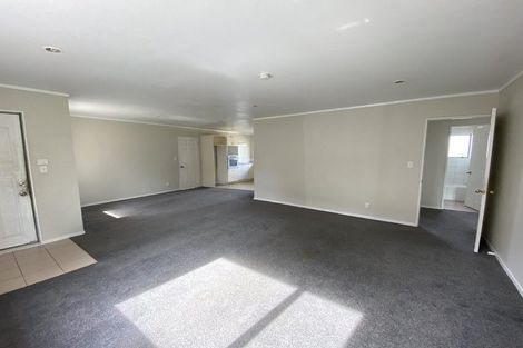 Photo of property in 25 Ginders Drive, Massey, Auckland, 0614