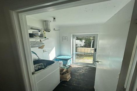 Photo of property in 2/119 Carlisle Road, Northcross, Auckland, 0632