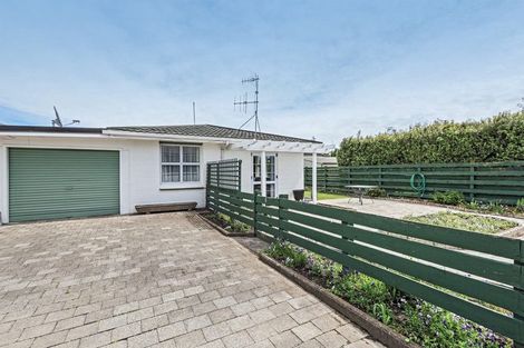 Photo of property in 2/34 Te Aute Road, Havelock North, 4130