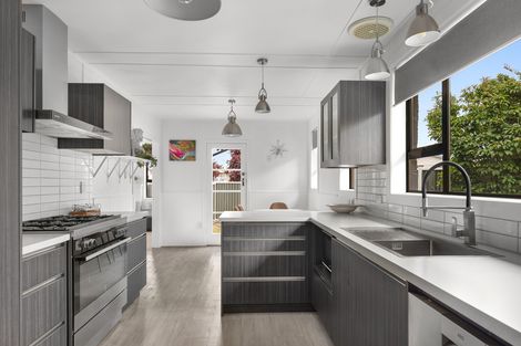 Photo of property in 2 Royal Terrace, Alexandra, 9320