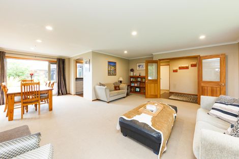 Photo of property in 44 Roberts Line, Kelvin Grove, Palmerston North, 4414