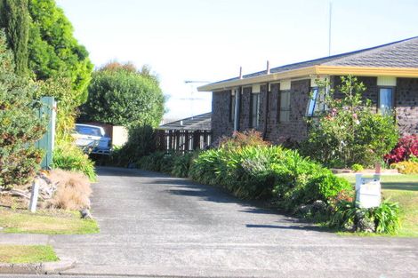Photo of property in 53 Goodwood Drive, Goodwood Heights, Auckland, 2105