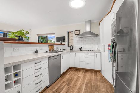 Photo of property in 16 Saint Kilda Place, Papamoa Beach, Papamoa, 3118