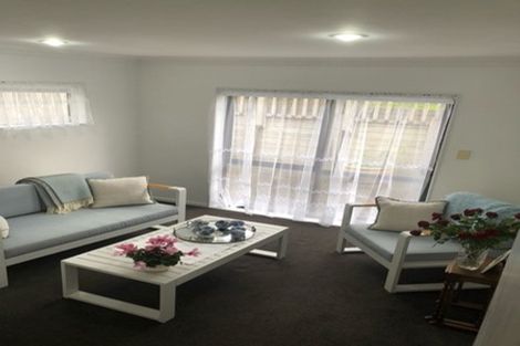 Photo of property in 43 Medallion Drive, Oteha, Auckland, 0632