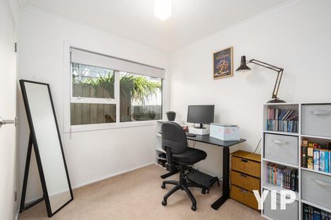 Photo of property in 4 Fernhaven Grove, Newlands, Wellington, 6037