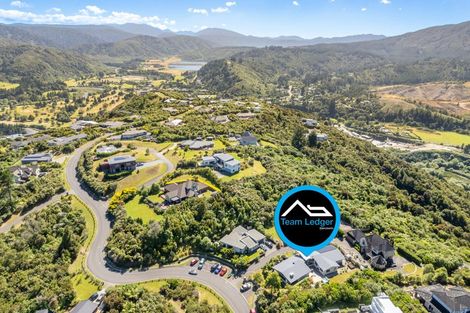 Photo of property in 41 Mount Marua Way, Timberlea, Upper Hutt, 5018