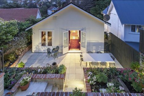 Photo of property in 19 Lower North Terrace, Kelburn, Wellington, 6012