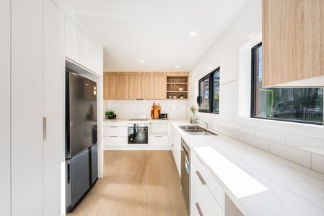 Photo of property in 10 Kakariki Grove, Waikanae, 5036