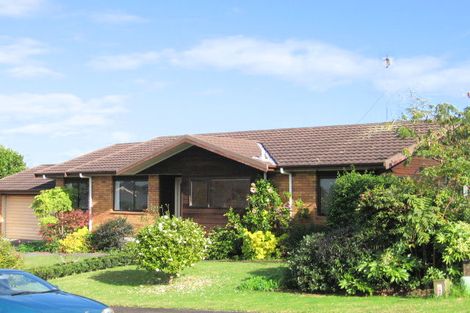 Photo of property in 2/2 Woodview Rise, Botany Downs, Auckland, 2010