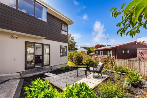 Photo of property in 2/17 Duncan Avenue, Te Atatu South, Auckland, 0610