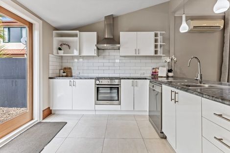 Photo of property in 70 Thackeray Place, Waltham, Christchurch, 8023