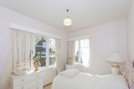 Photo of property in 9 Ayrton Street, Te Atatu South, Auckland, 0610