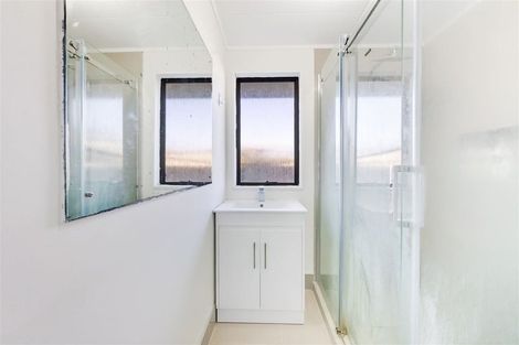 Photo of property in 2/28 Kennington Drive, Clendon Park, Auckland, 2103