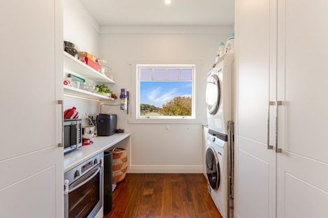 Photo of property in 18 William Bond Street, Stanley Point, Auckland, 0624