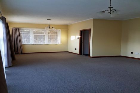 Photo of property in 2/3170 Great North Road, New Lynn, Auckland, 0600