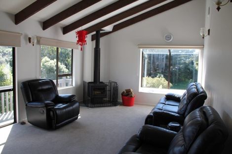 Photo of property in 6 Wingfield Place, Churton Park, Wellington, 6037