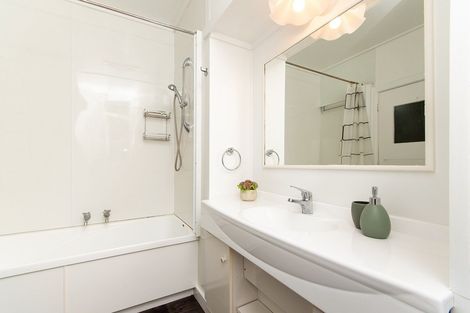 Photo of property in 8 Hadfield Terrace, Bluff Hill, Napier, 4110