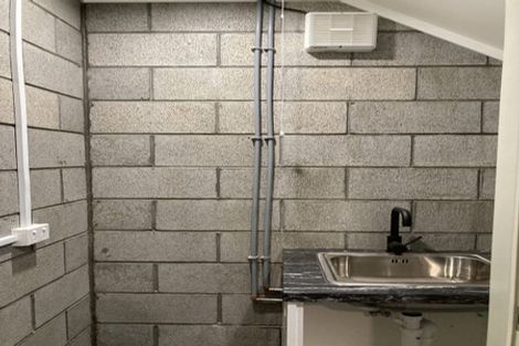 Photo of property in 4 Miles Crescent, Newlands, Wellington, 6037