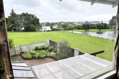 Photo of property in 116 Tiraumea Drive, Pakuranga, Auckland, 2010
