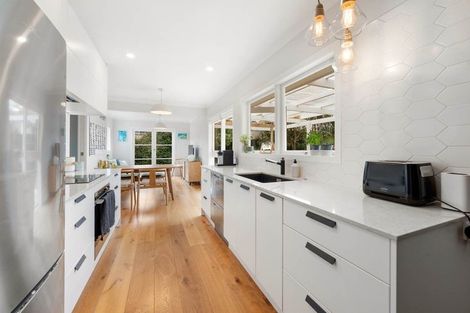 Photo of property in 18 Booralee Avenue, Botany Downs, Auckland, 2010