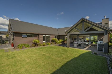 Photo of property in 18 Topping Place, Whitianga, 3510