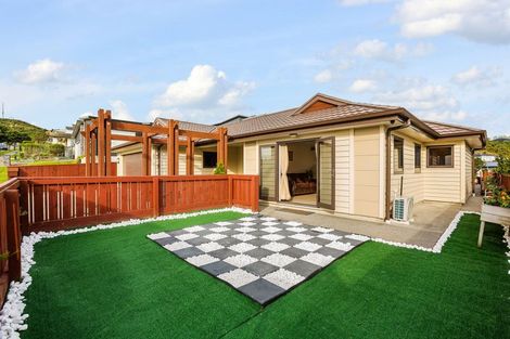 Photo of property in 16 Frances Brown Avenue, Aotea, Porirua, 5024